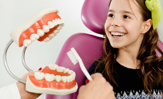 limpieza-dental-niños-lanzarote